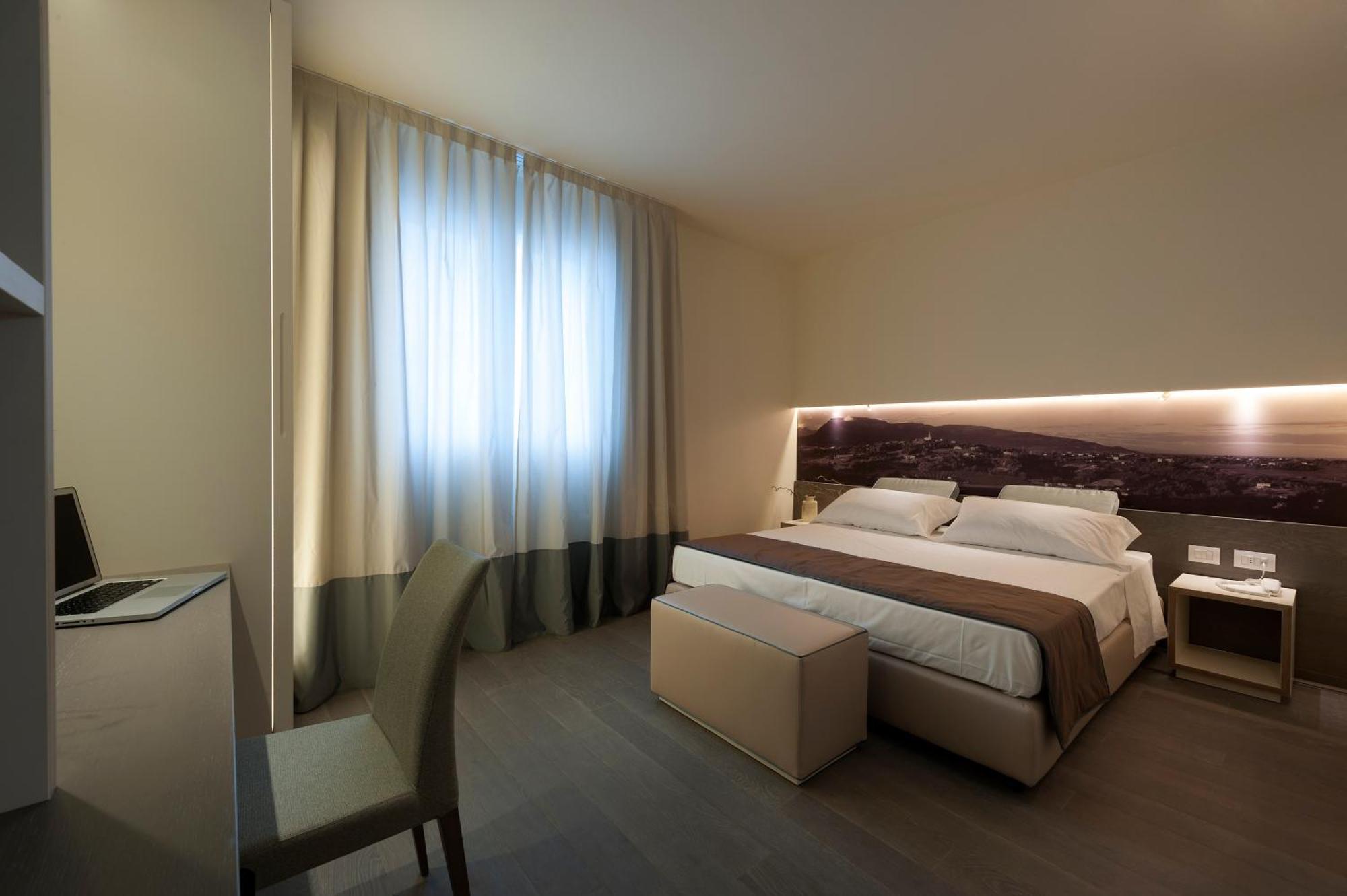 Villa Del Poggio Prosecco Bike Hotel San Pietro Di Feletto Luaran gambar