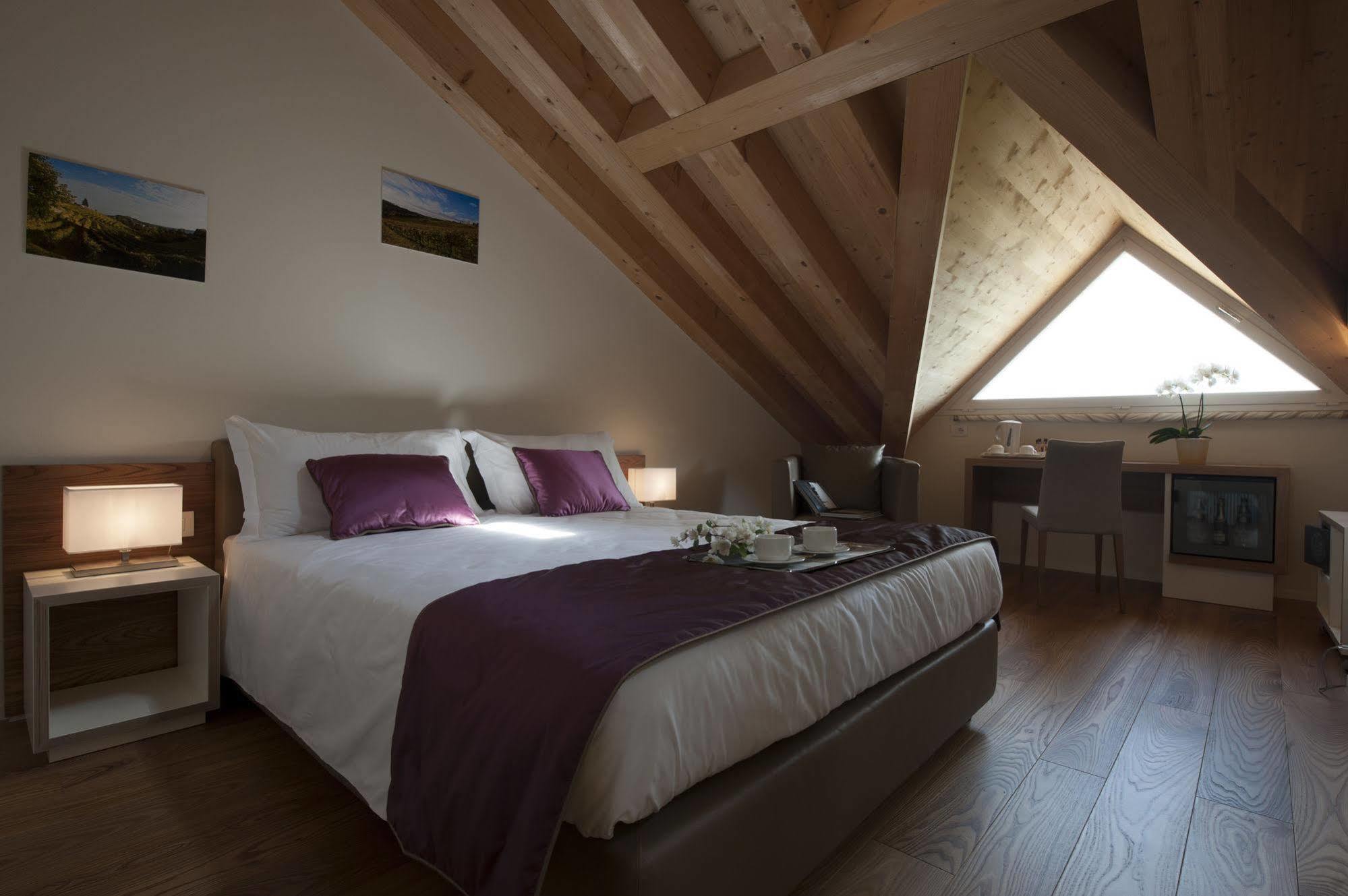 Villa Del Poggio Prosecco Bike Hotel San Pietro Di Feletto Luaran gambar