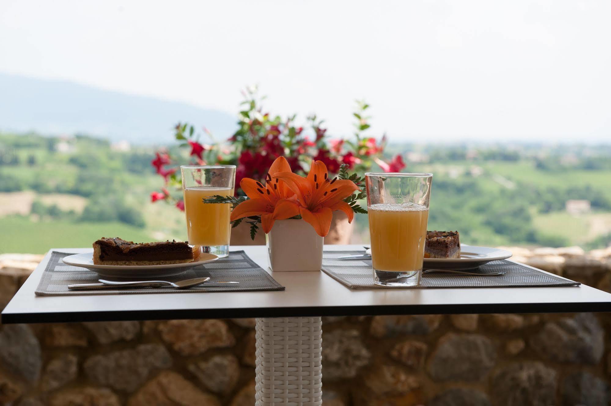 Villa Del Poggio Prosecco Bike Hotel San Pietro Di Feletto Luaran gambar